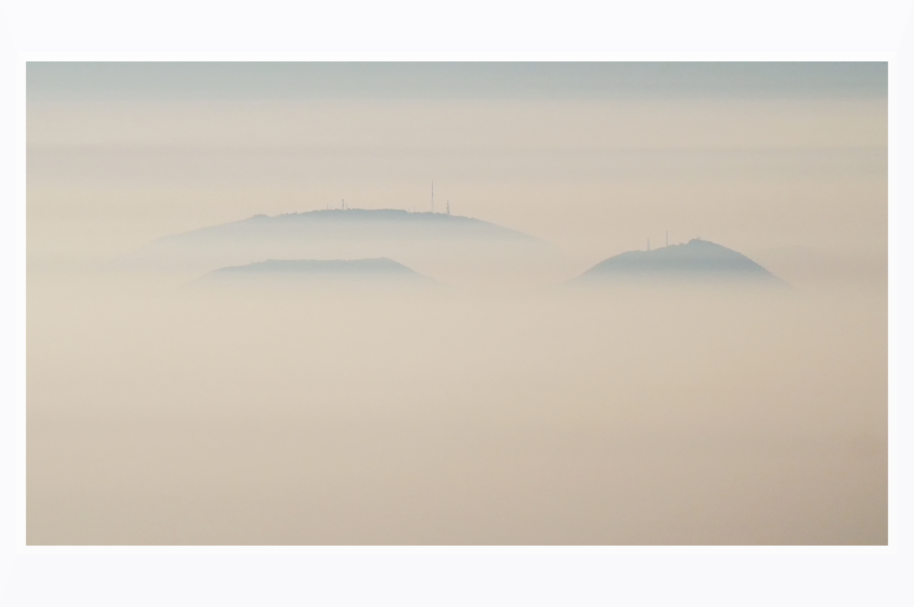 Profili euganei tra le nebbia