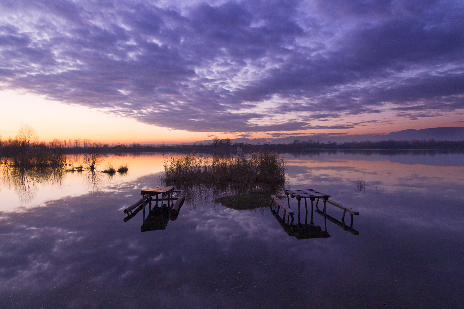 A tavola con il tramonto
