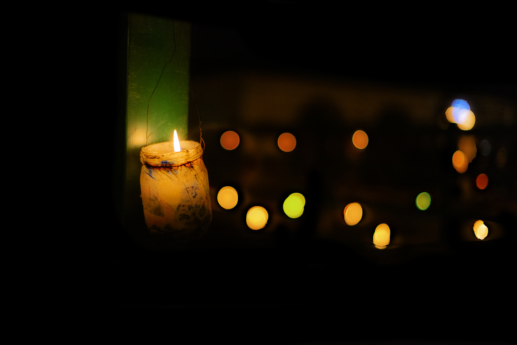 Nella notte una candela � pi� luminosa del sole