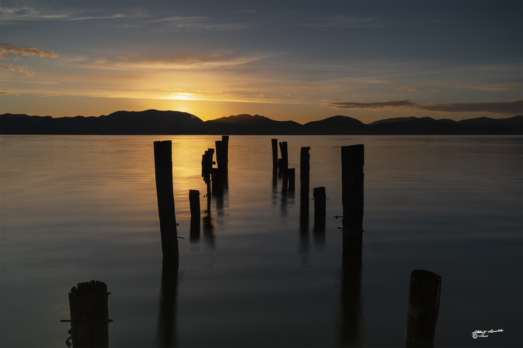 Il classico Pontile Lago Puccini al sorgere del sole..