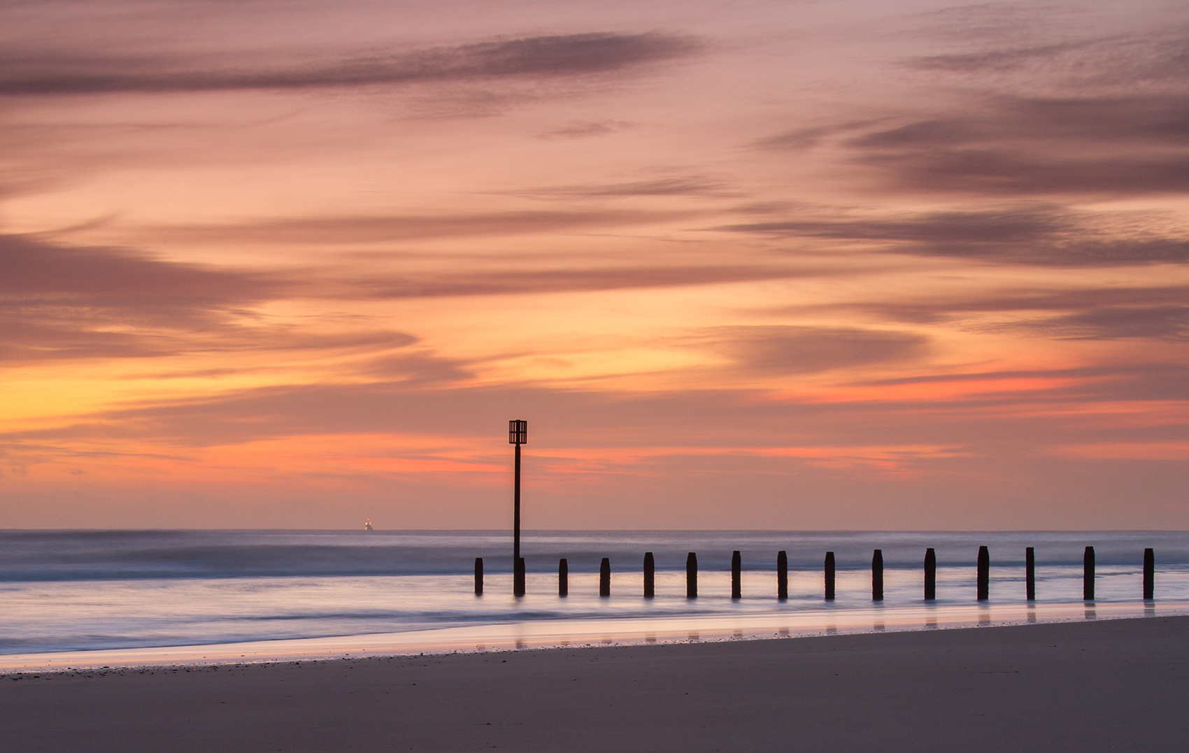 Alba sulla spiaggia di Blyth