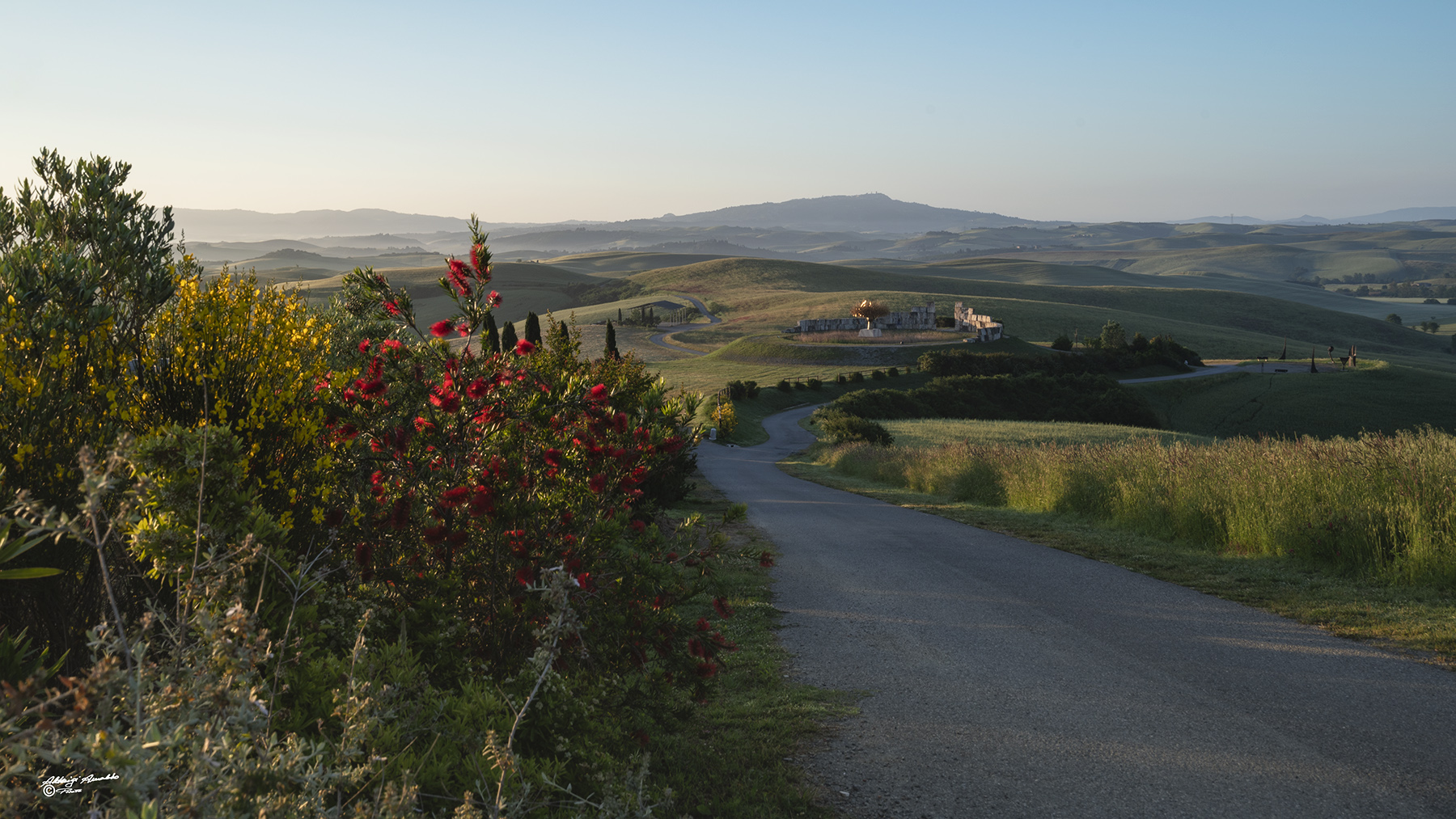 Nel teatro del silenzio all'alba.. Lajatico