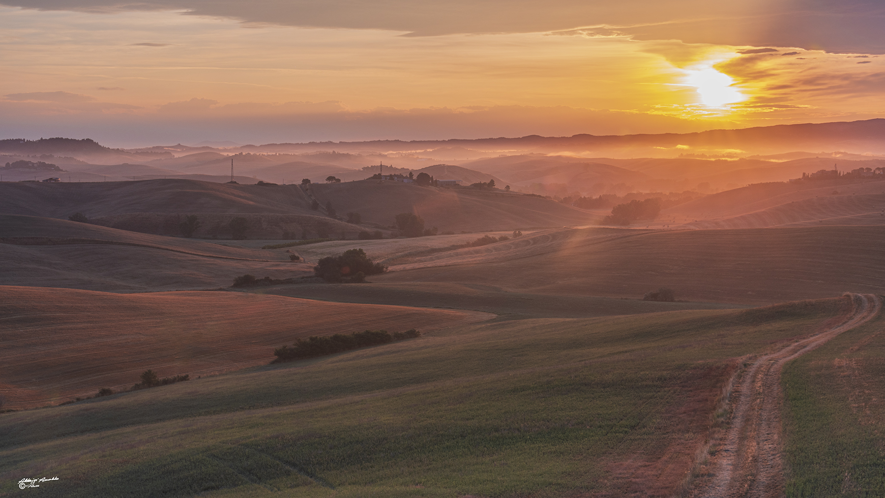 Alba nelle colline del Silenzio.