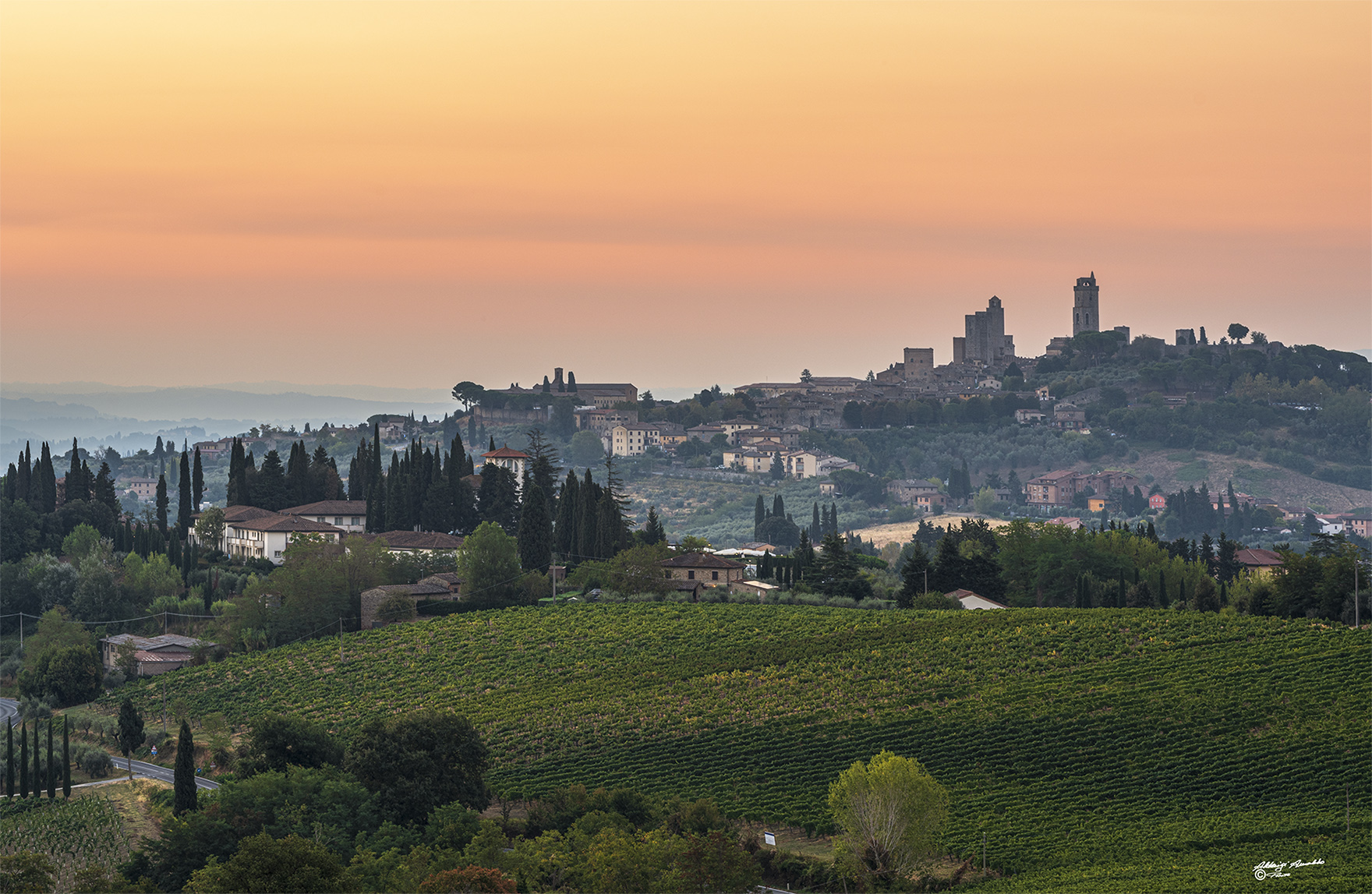 Osservando All'alba.. San Gimignano