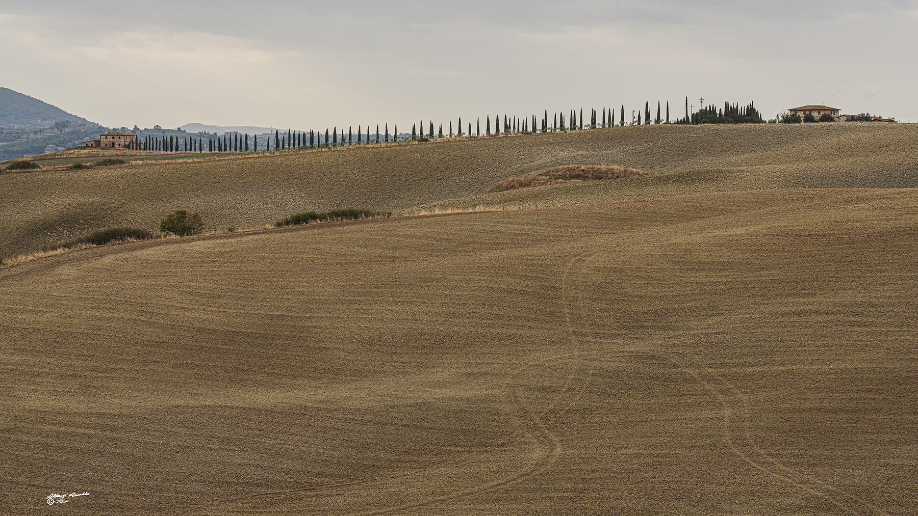 Casolari sulla collina..1