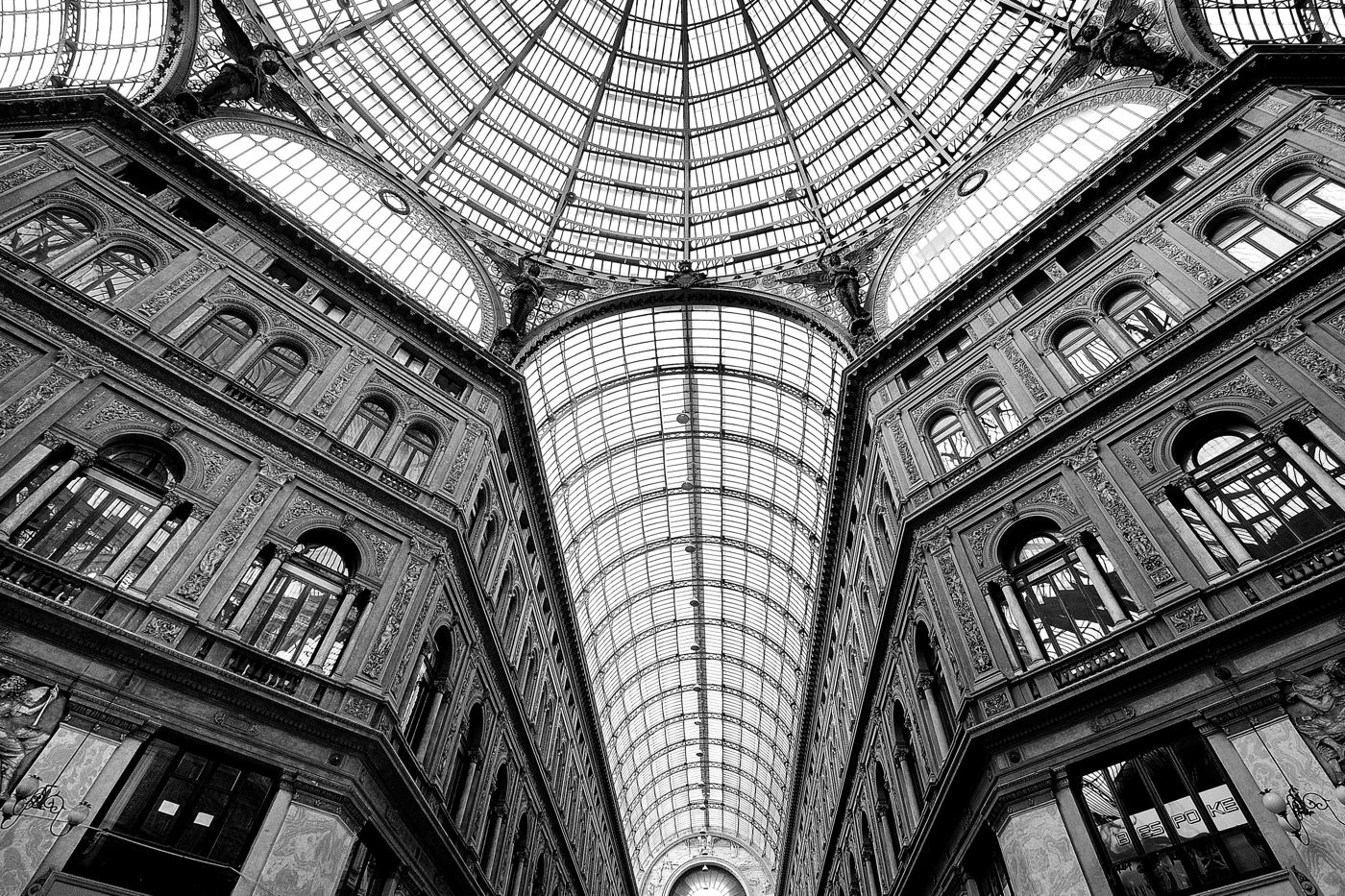 A Napoli � "a' galleria".