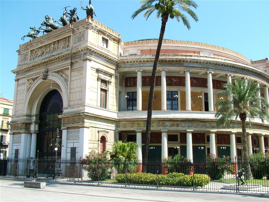 p.zza Politeama -PA-