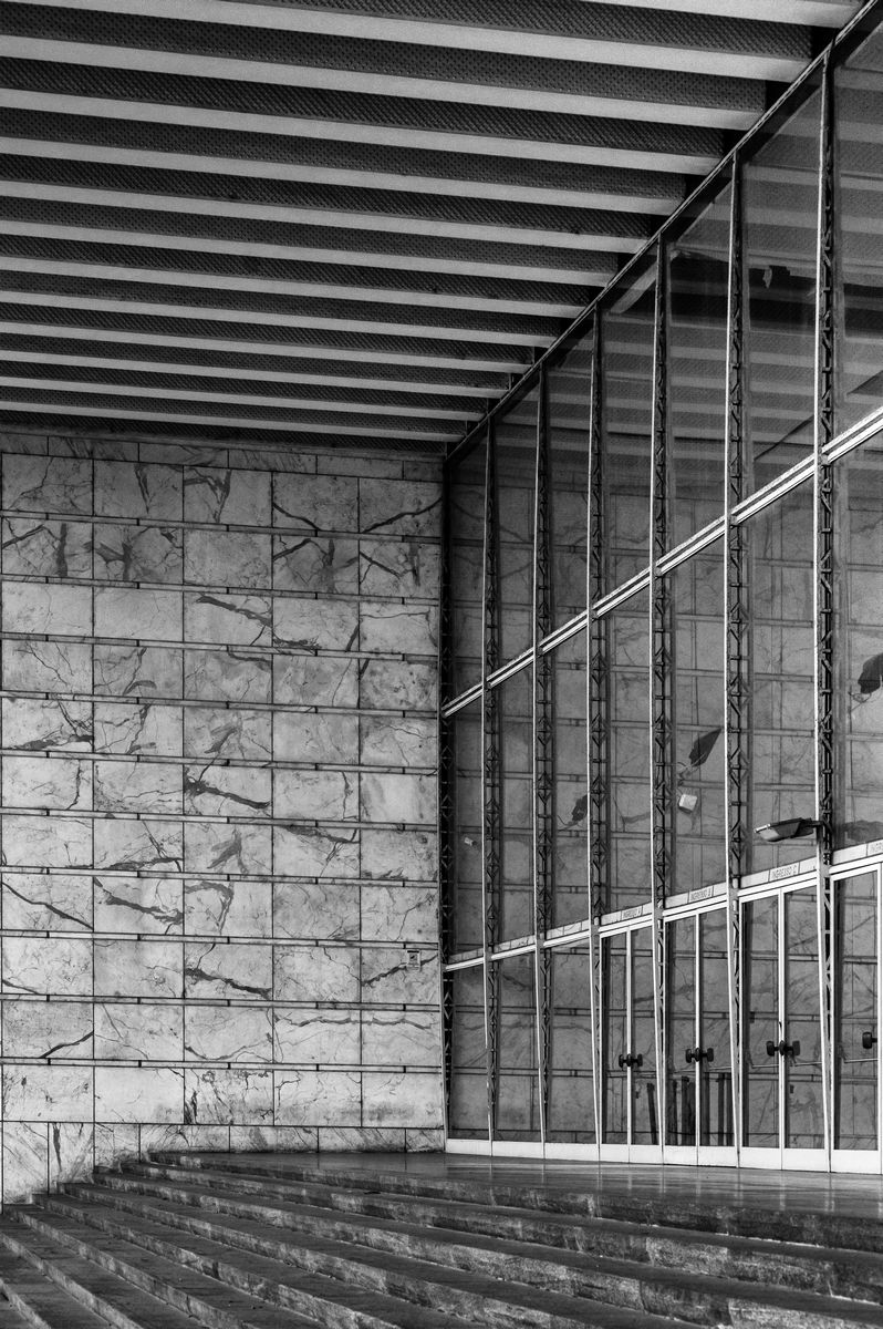 vetro, metallo e marmo