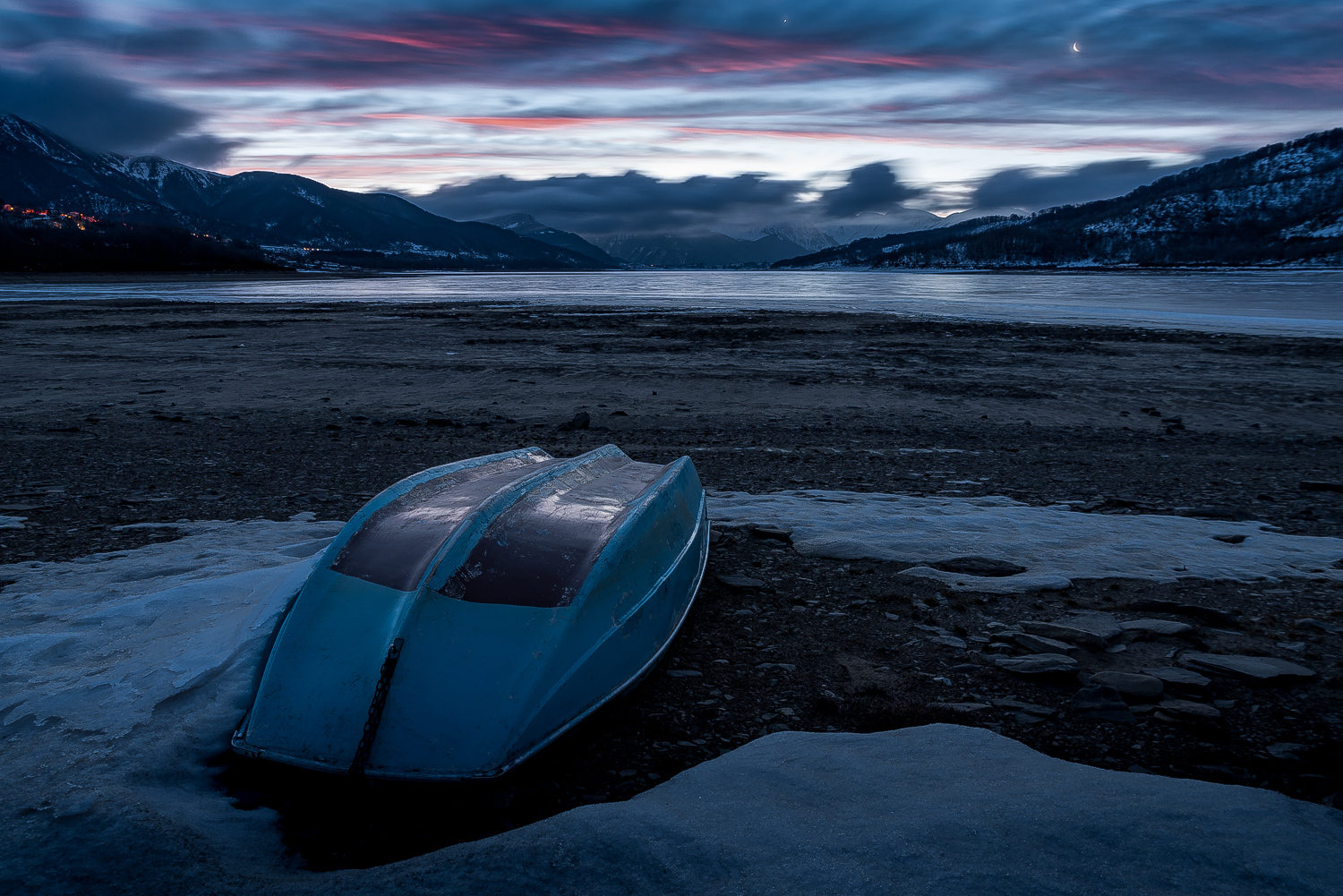 | The sleeping boat |