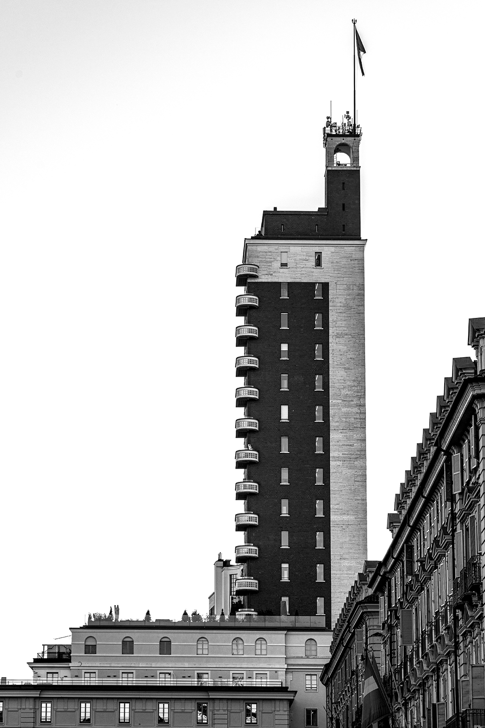 Il dito (Torre Littoria)