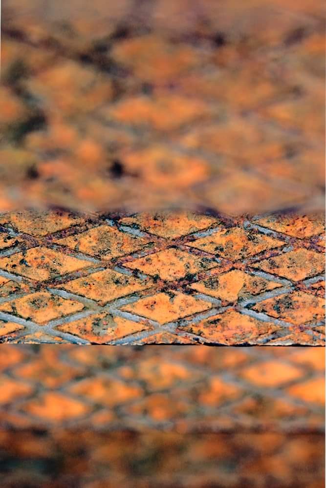 Scala in ferro arrugginita (compressione della focale)