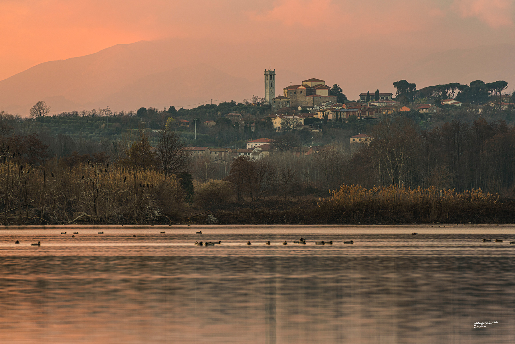 Tramonto su lago della Gherardesca