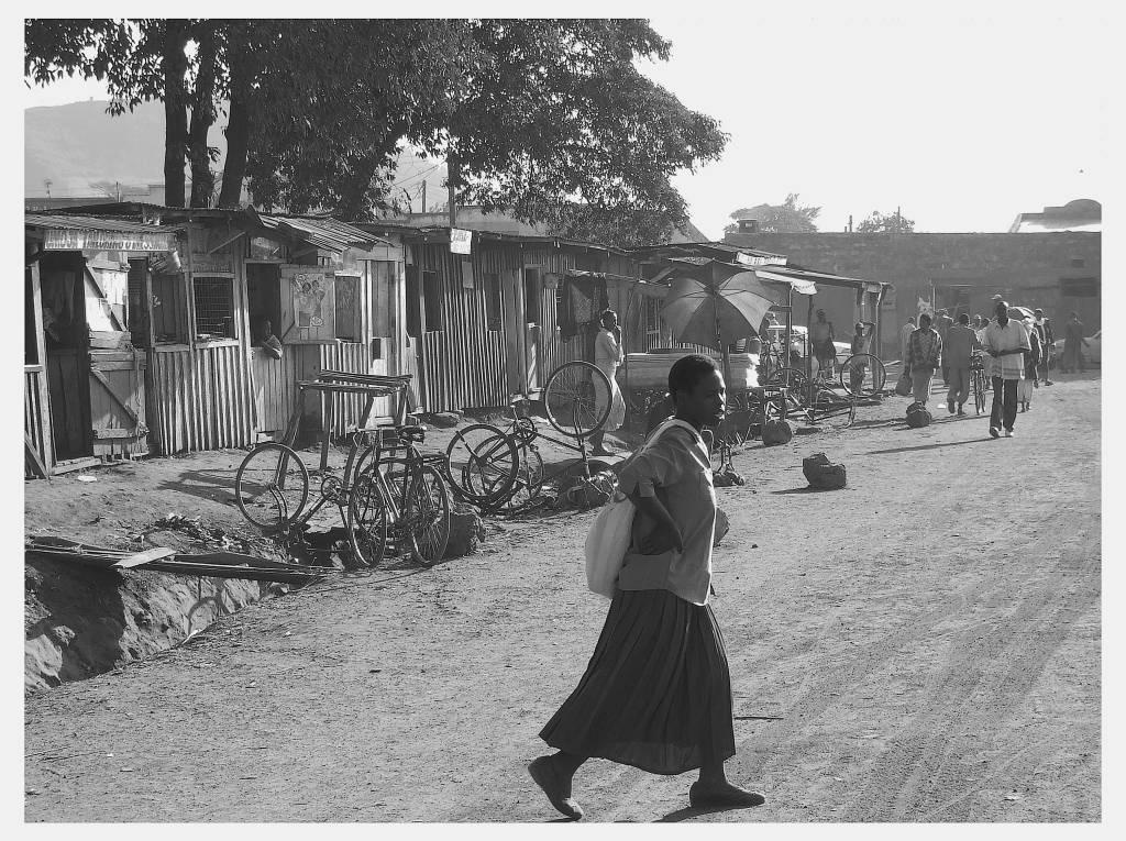 Donna Africa Controluce