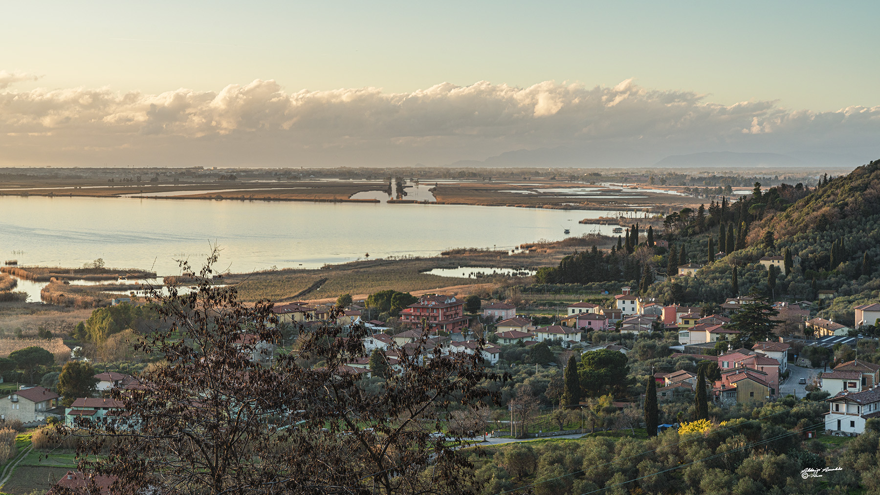 Lago Massaciuccoli al tramontar...