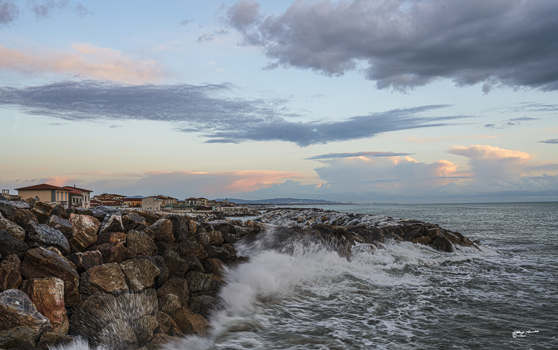 Piccole agitazioni su la scogliera..