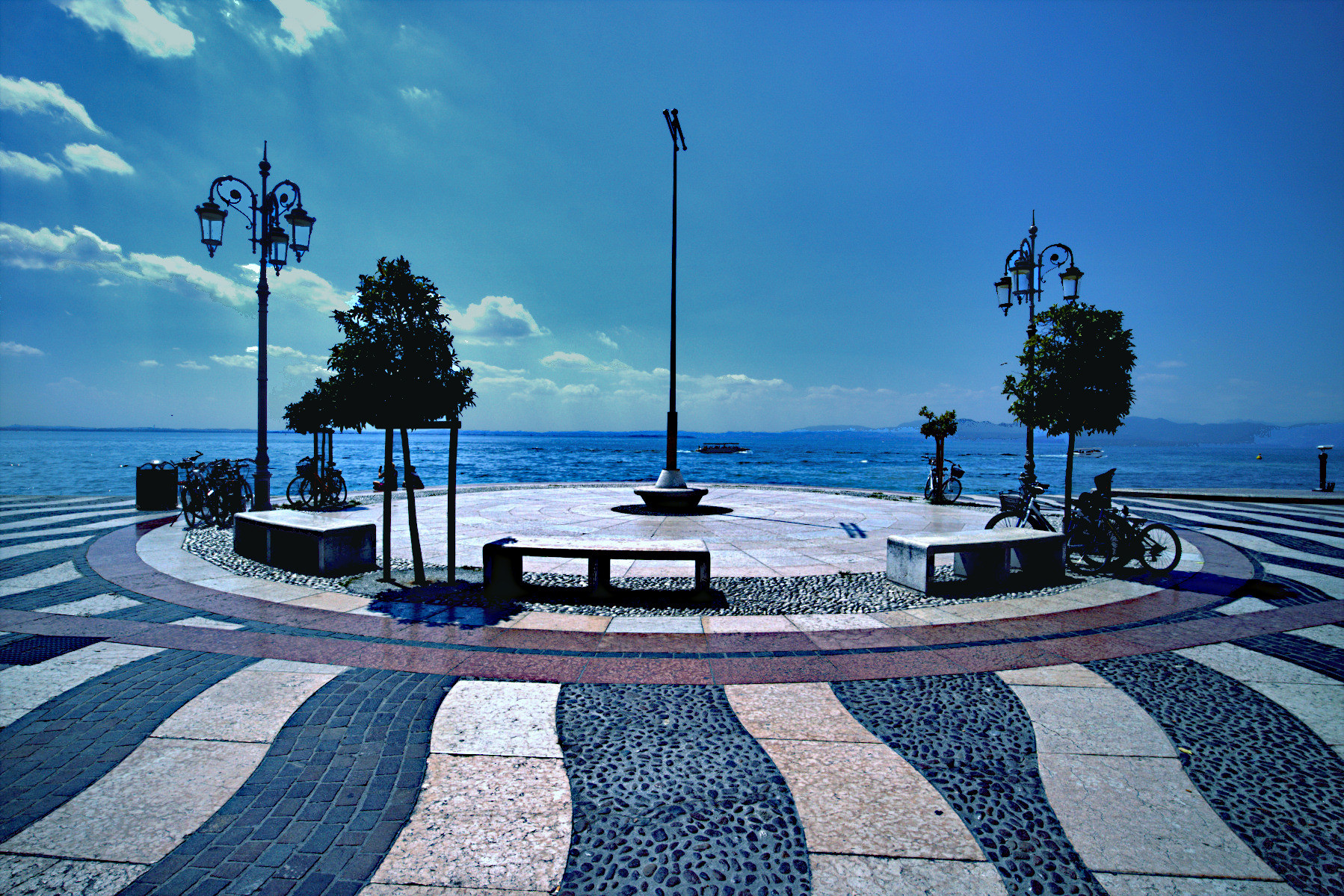 Una rotonda al lago ( di Garda)