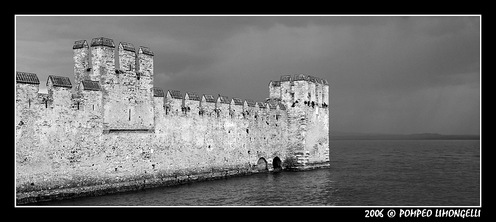 Castello nella Tempesta