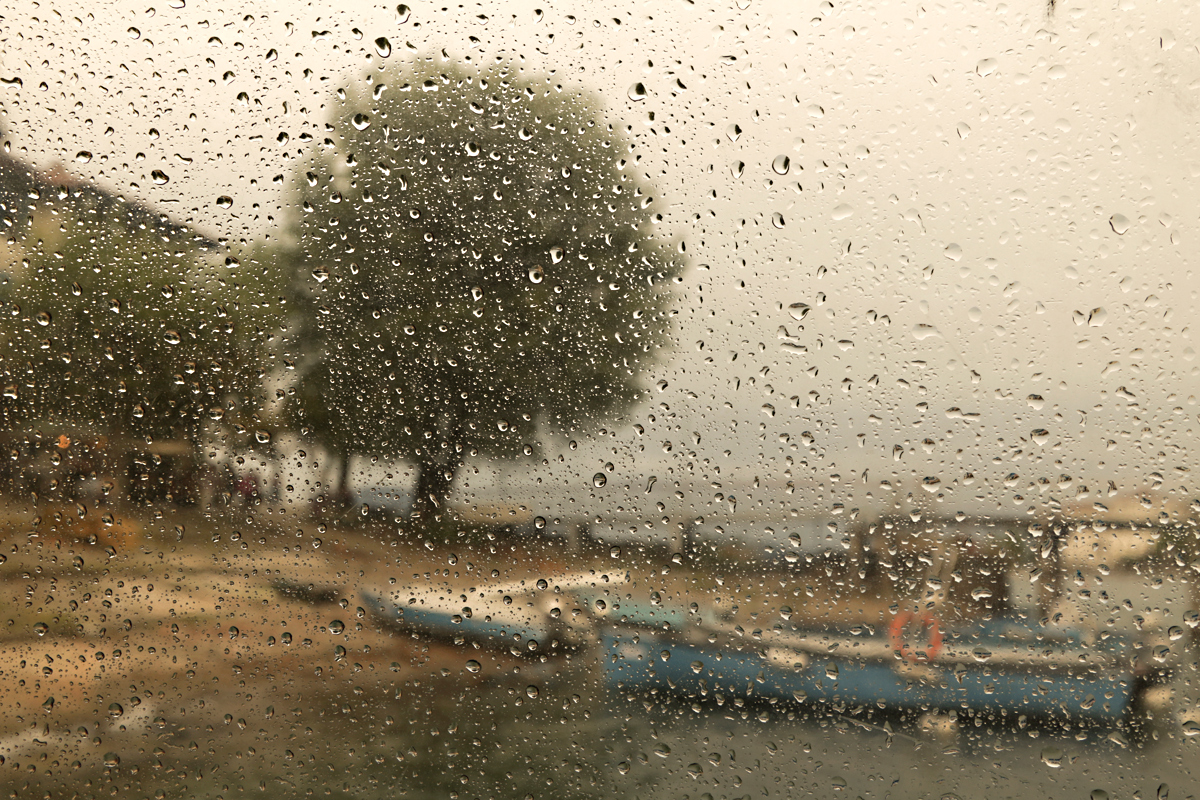 Attracco in un giorno di pioggia