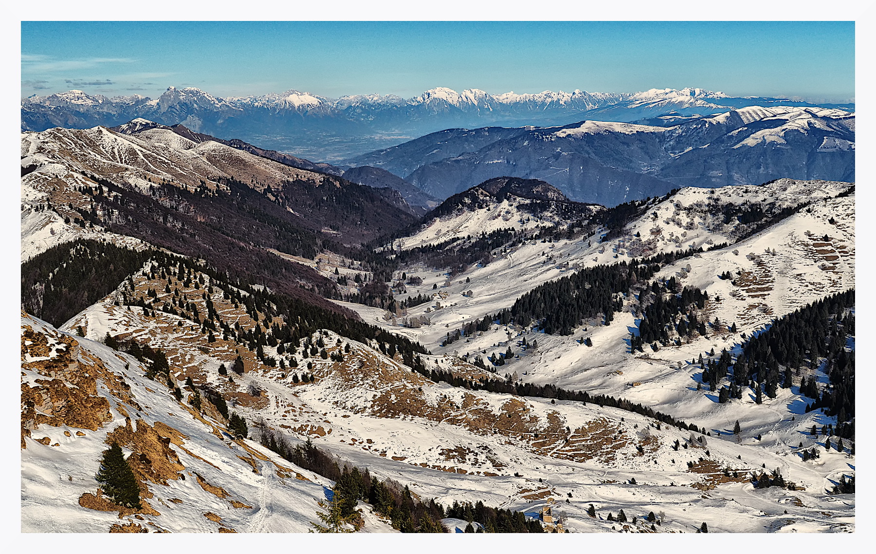 Panorama invernale da Cima Grappa
