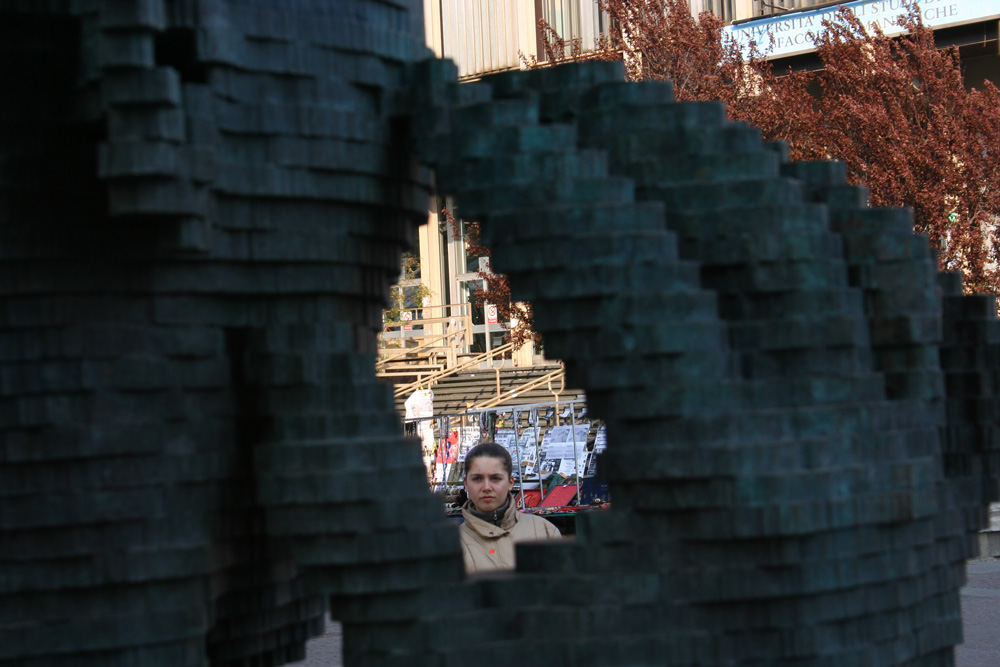 Attraverso una cornice