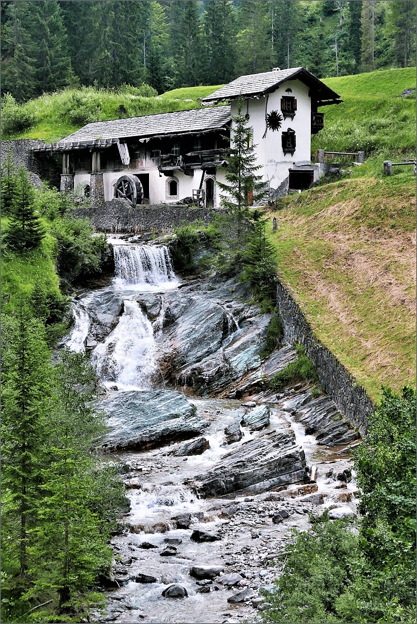 Antica segheria sul Piave.