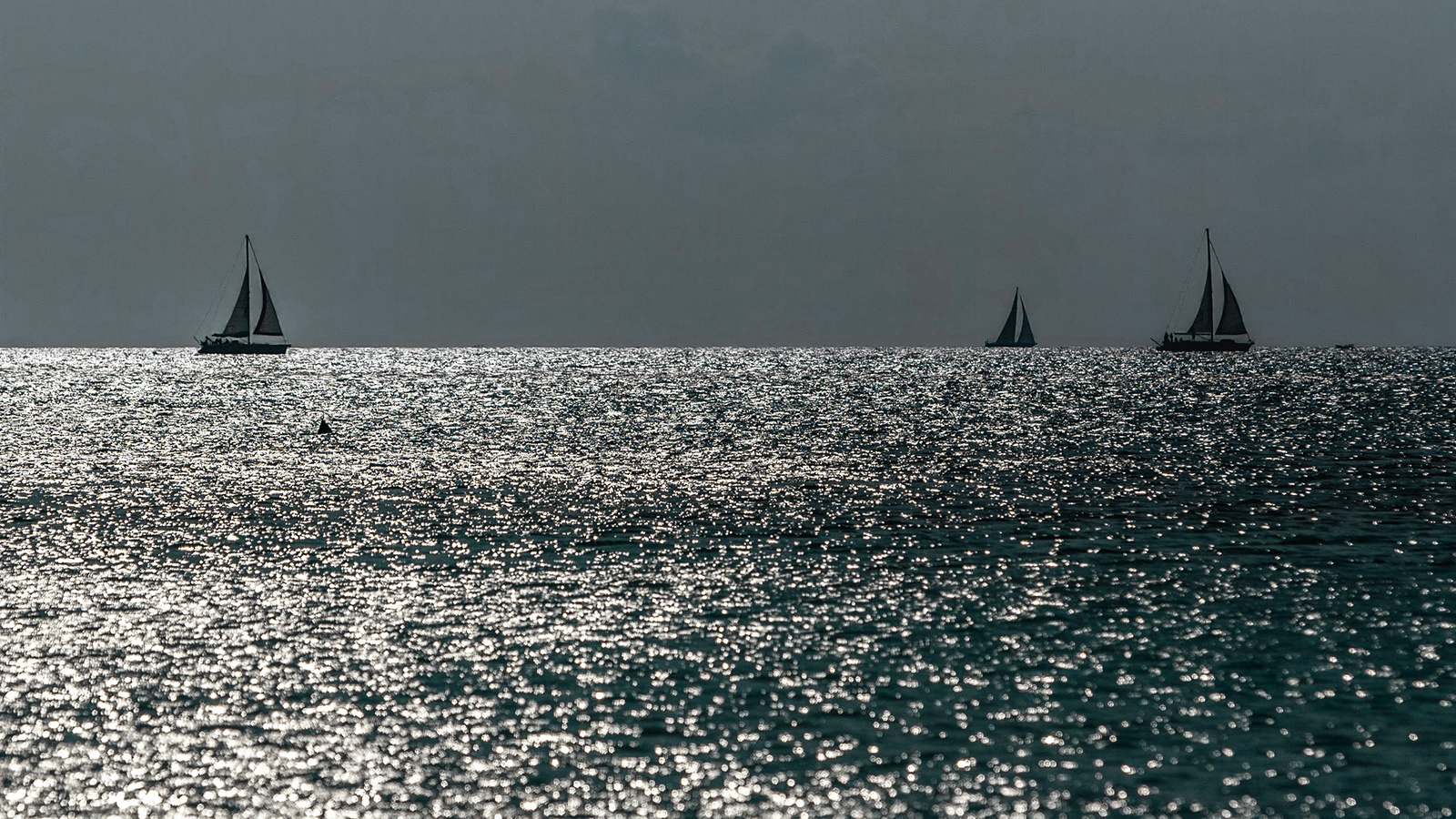 laggi� in mezzo al mar...