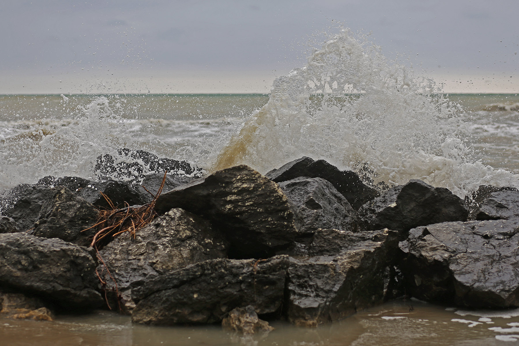 infranta sugli scogli