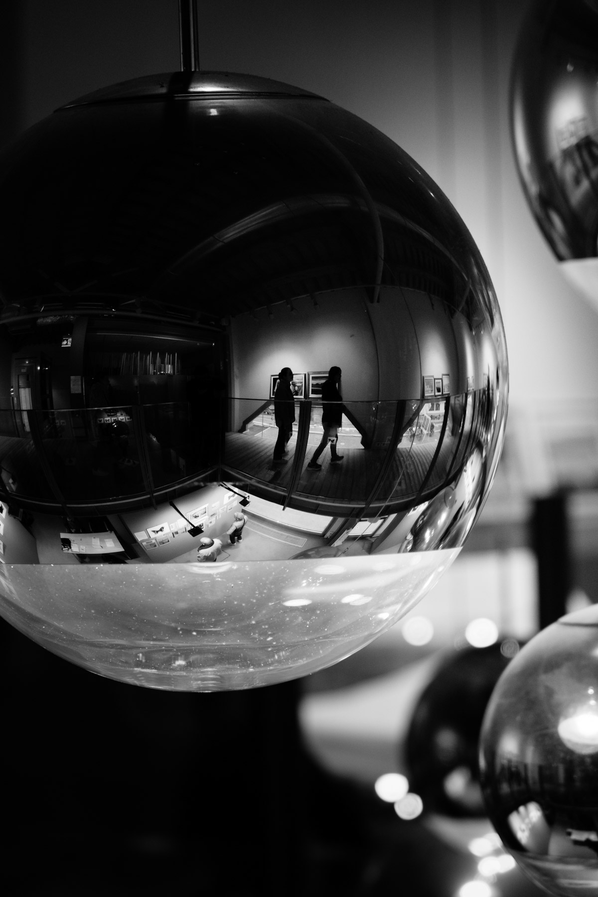 Rinchiusi in una sfera