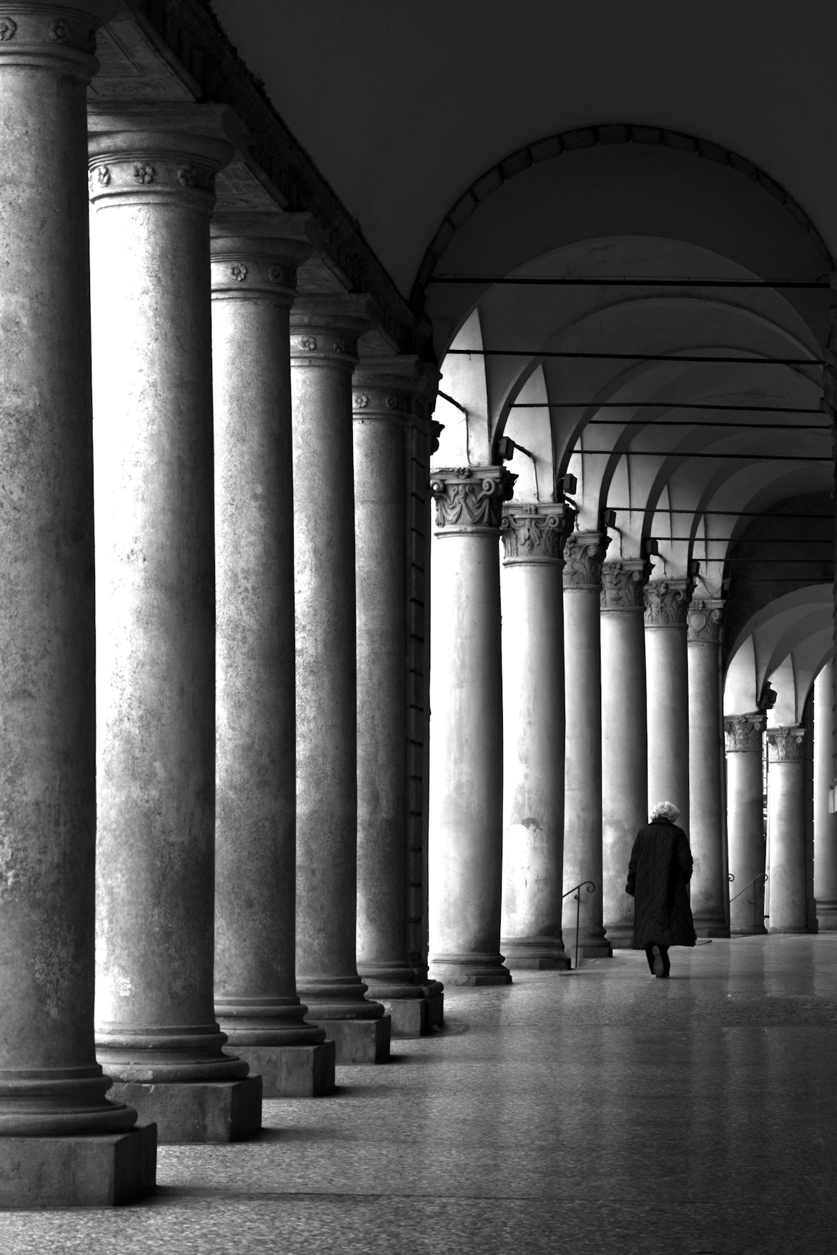 Sotto i portici di Bologna