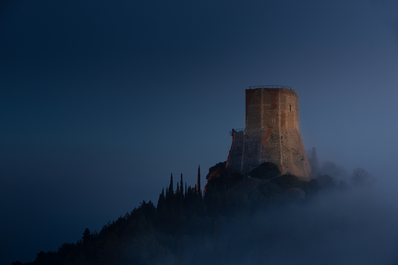 la rocca prima dell'alba