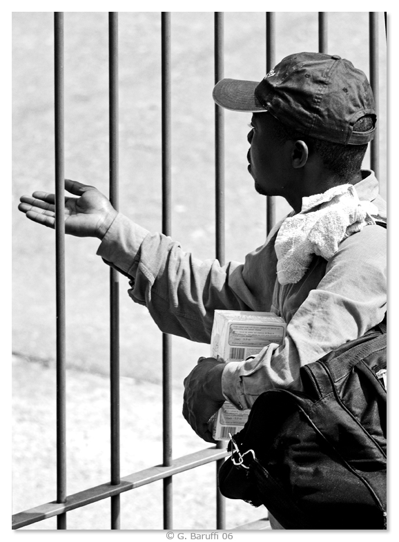 I need help - un gesto troppo comune...