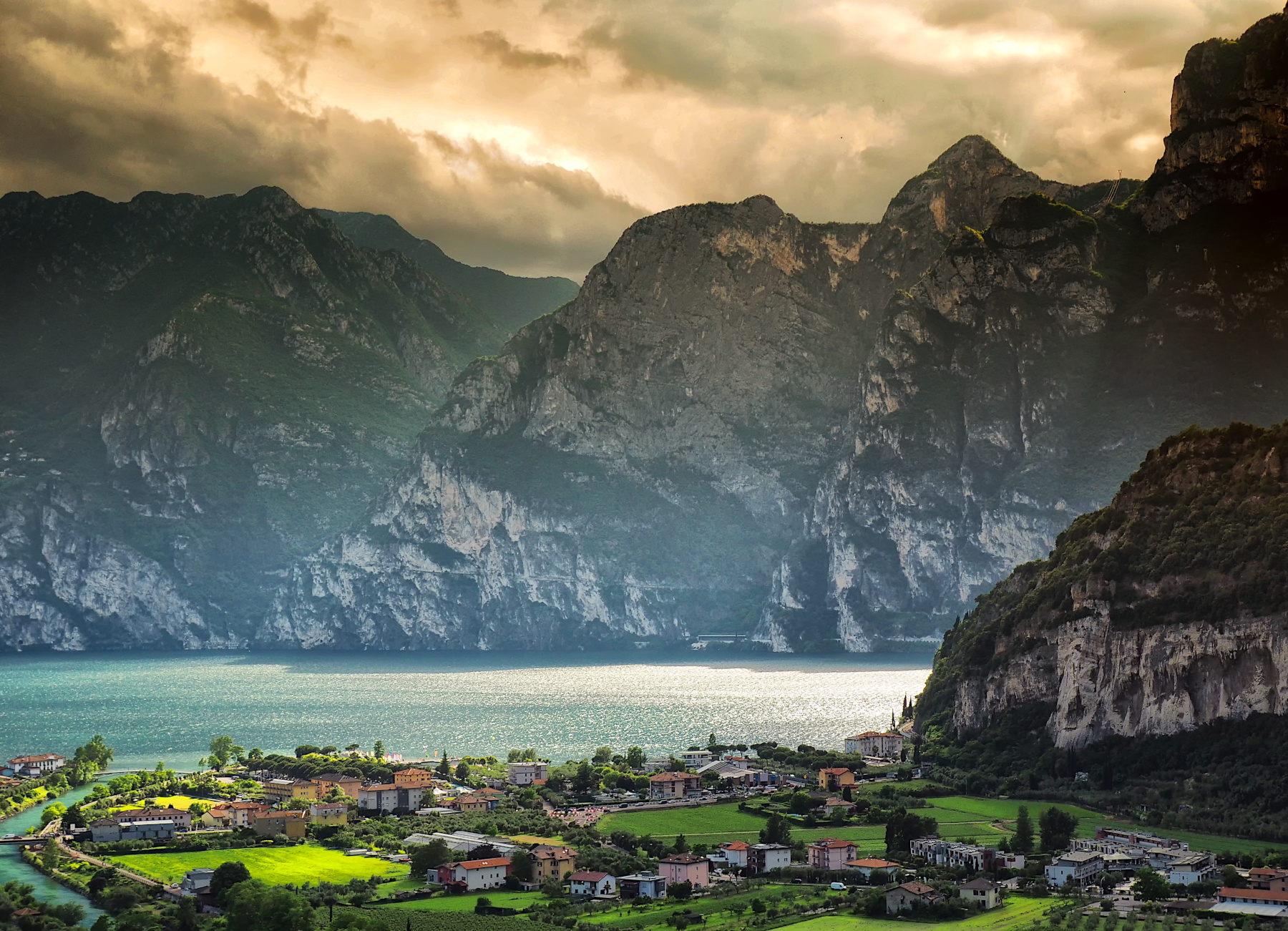 Sera sull'alto Garda