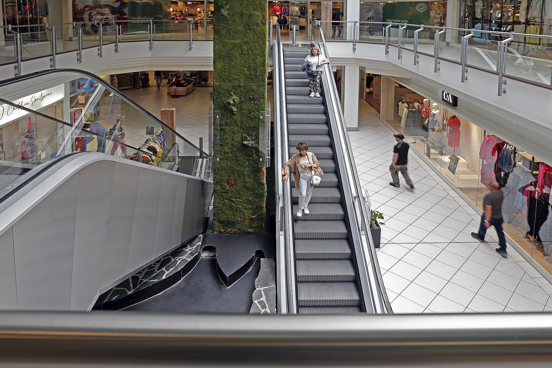 Al centro commerciale