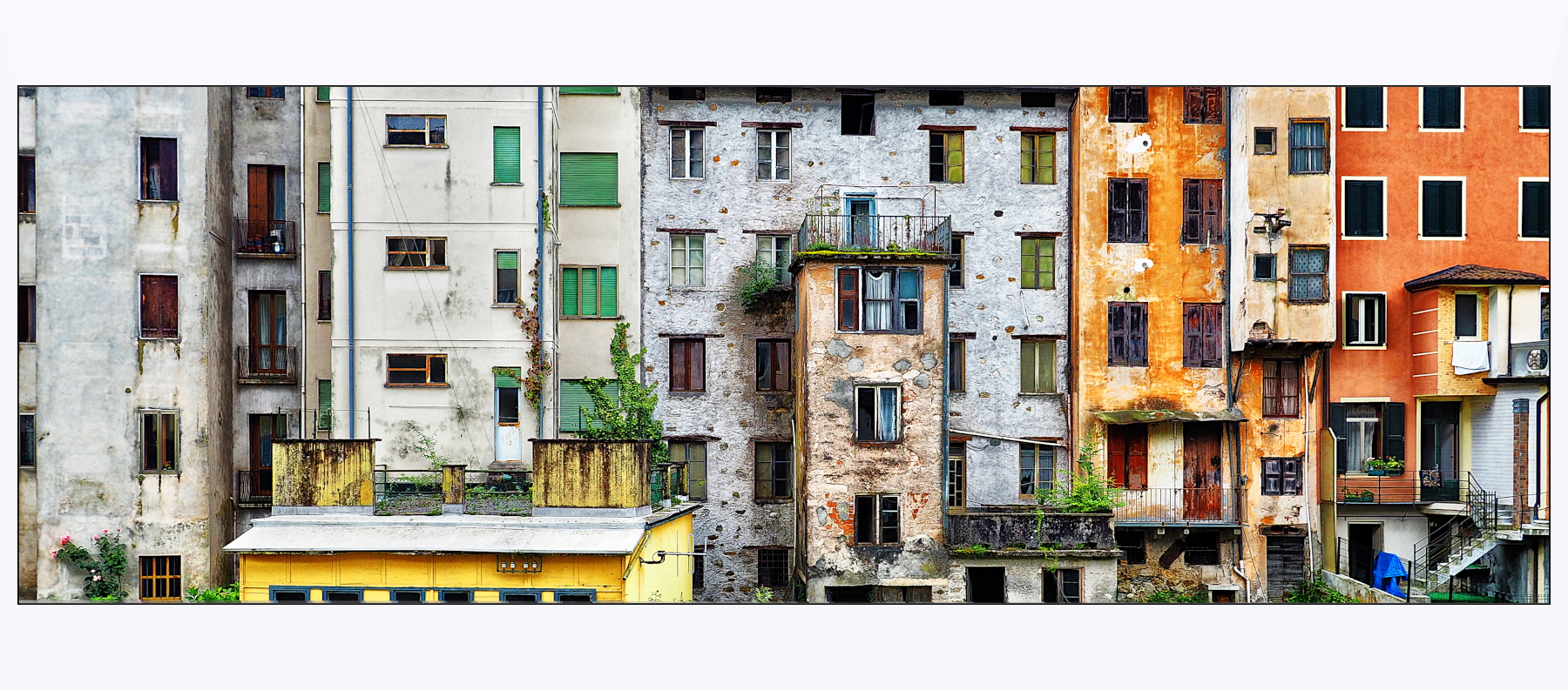 parata di vecchie abitazioni