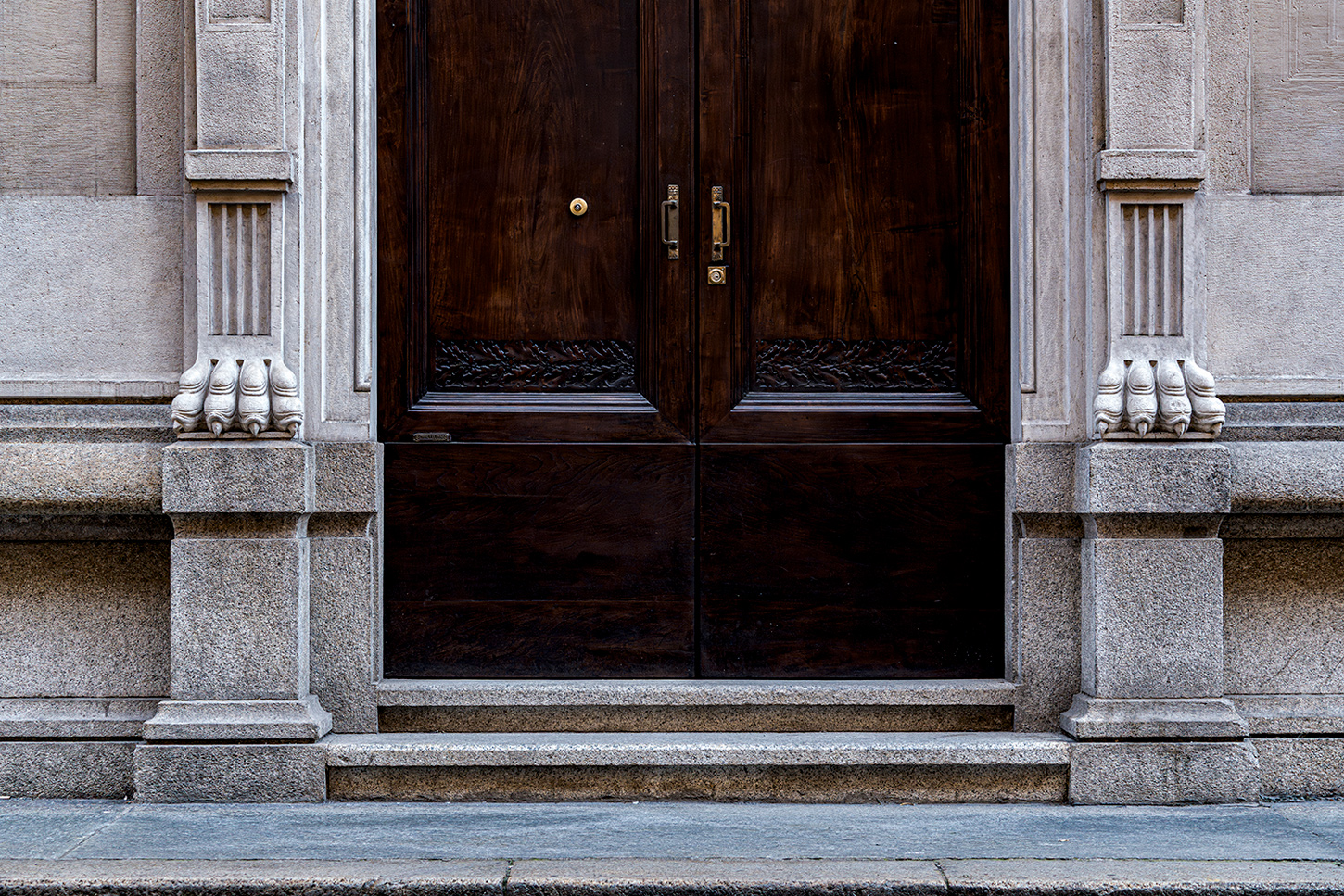 La porta con le zampe