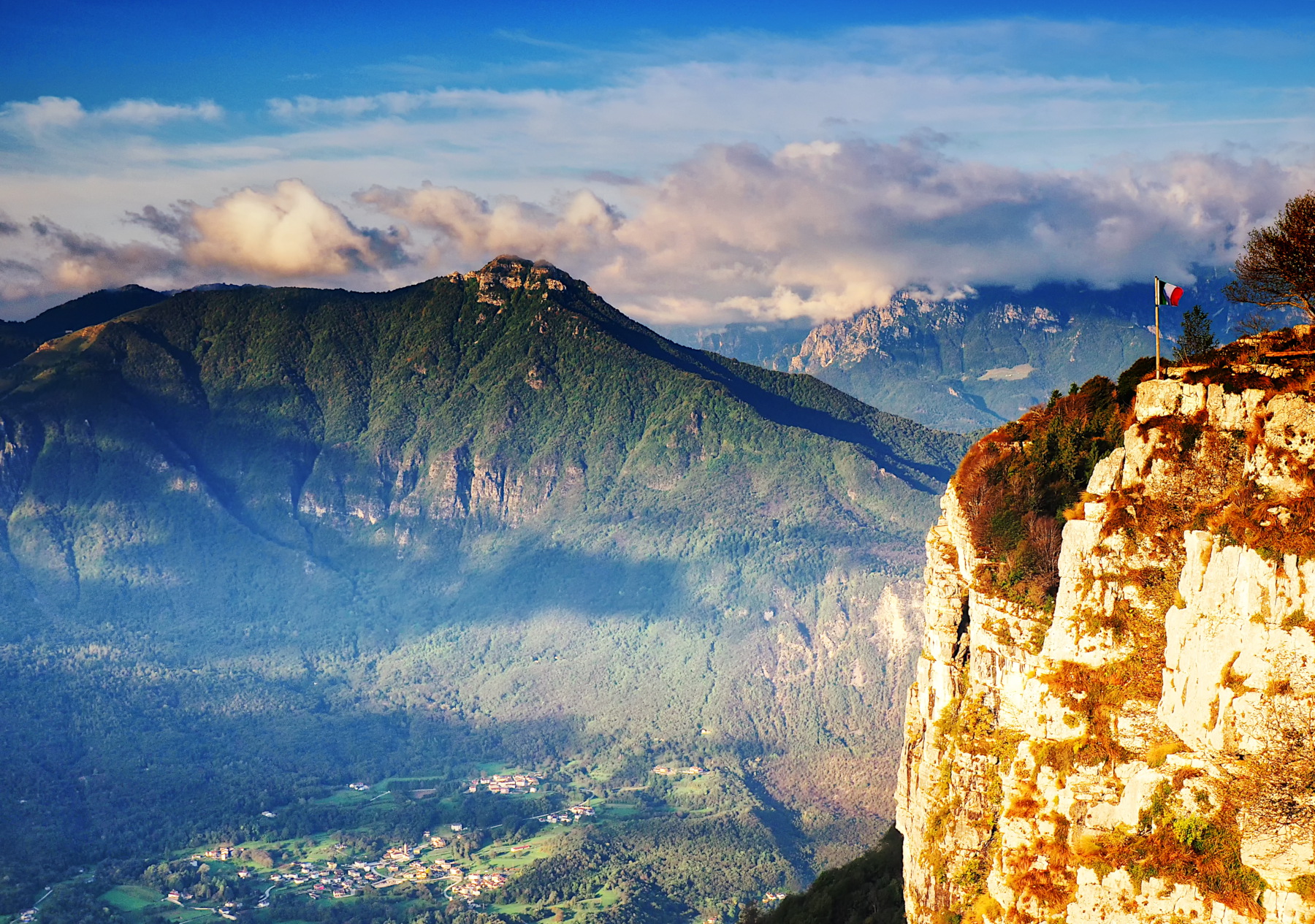 sventola oggi con orgoglio il piccolo tricolore