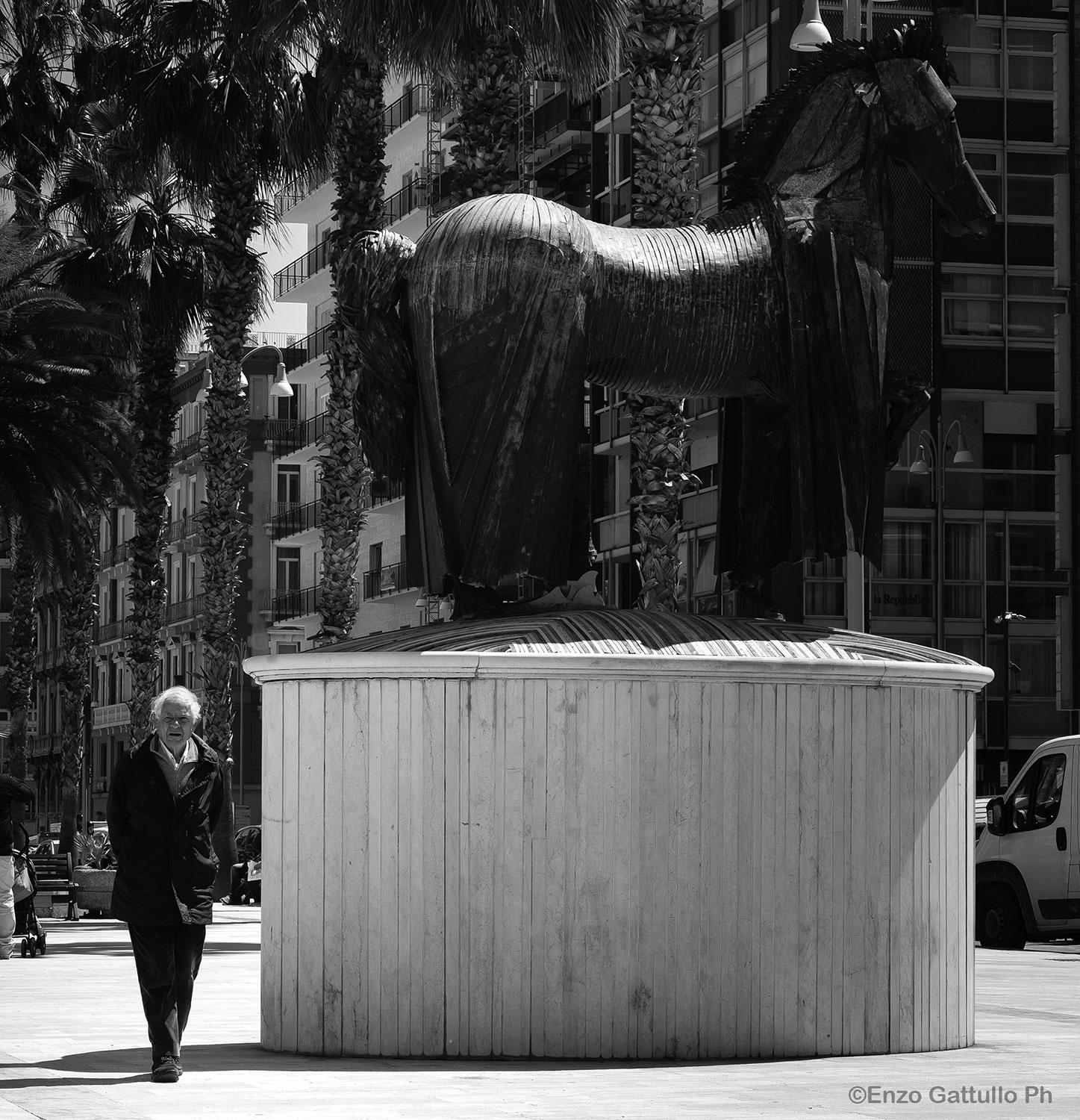 La maestosit� del ferro, l'umilt� del cammino