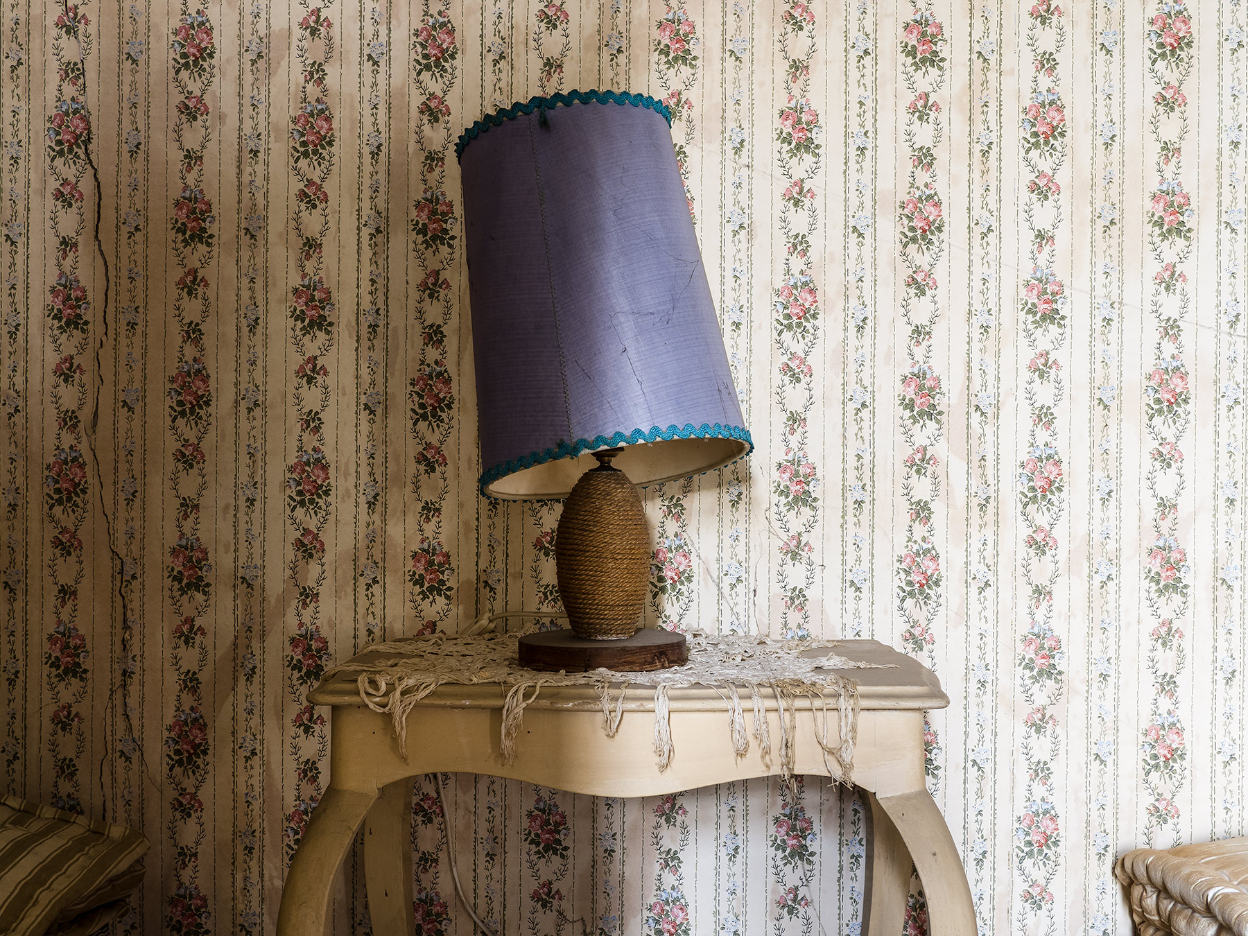 Lampade, pastiglie e tavoli da ping pong