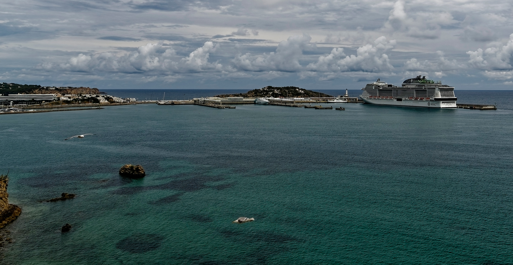 L'attracco per le grandi navi a Ibiza