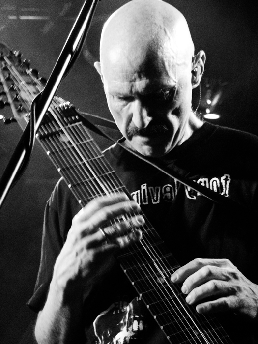 Tony Levin suona lo stick bass