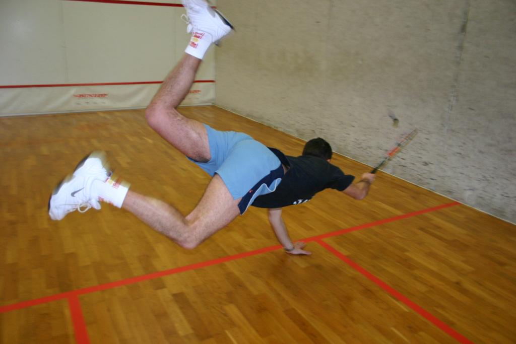 Giovane esibizionista.