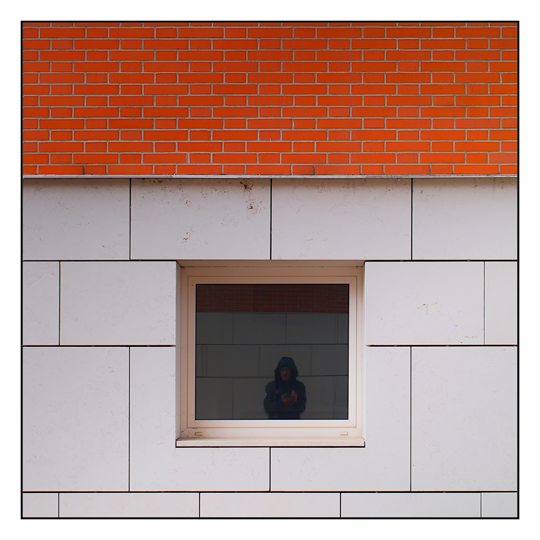 piccolo autoritratto in dettaglio architettonico