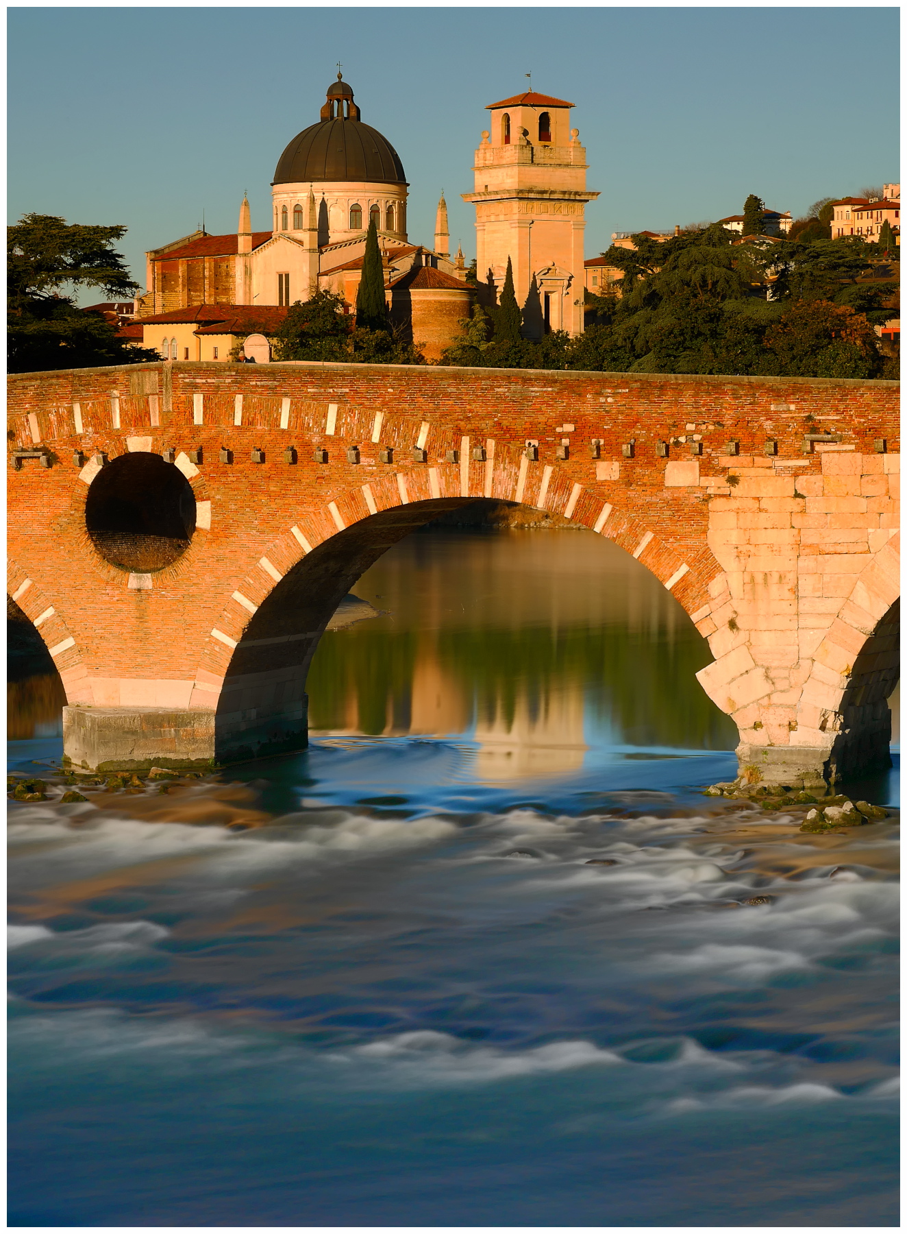 L'Adige sotto il Ponte Pietra