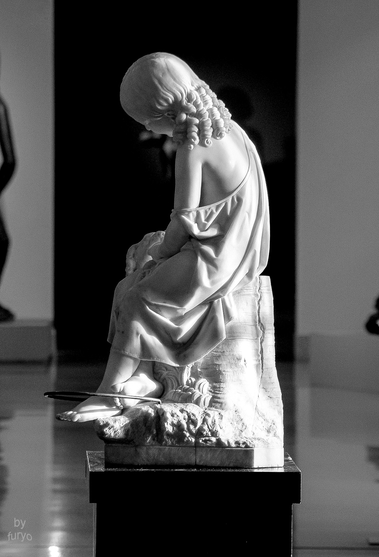 statue