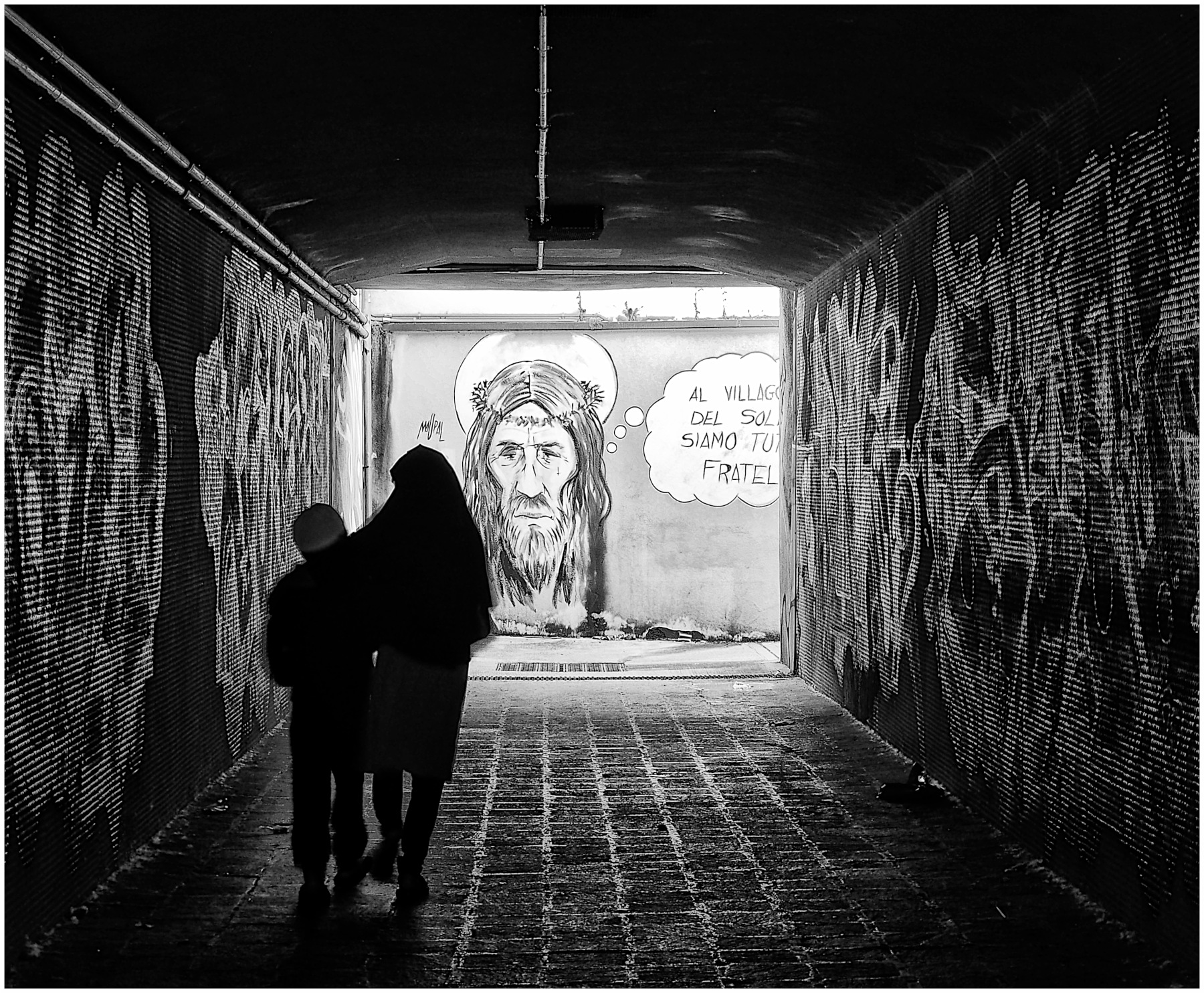 fratellanza nel sottopasso