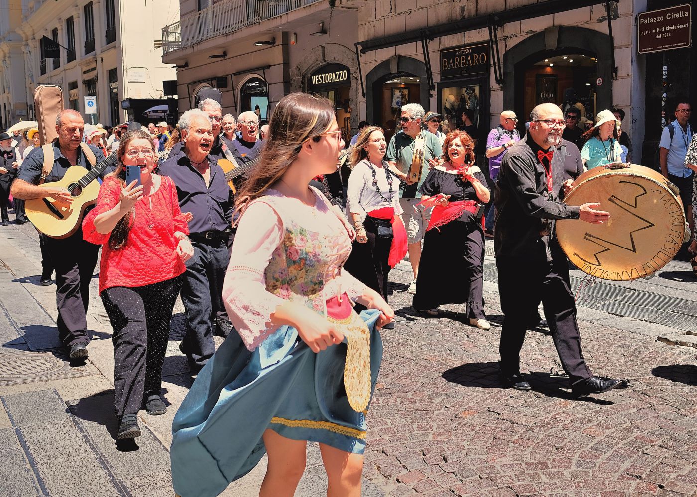 Napoli: un giorno di ordinaria allegria