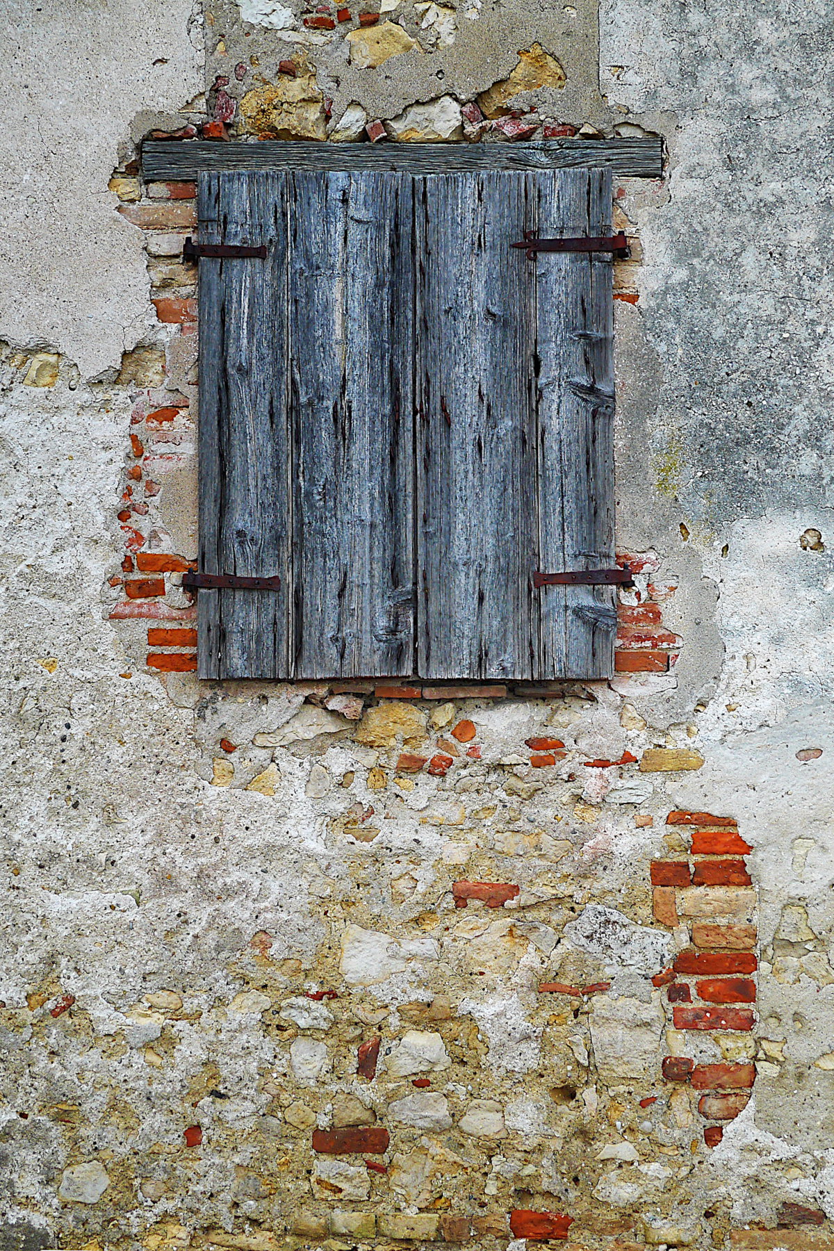 vecchia finestra rurale