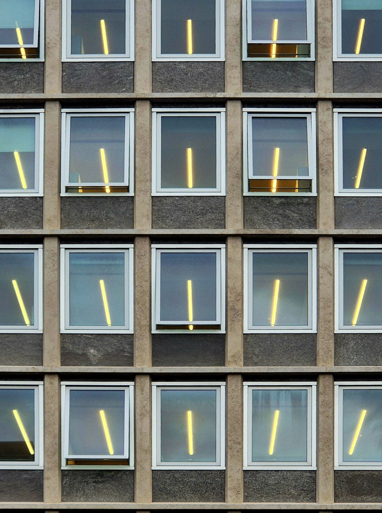 lame laser urbane