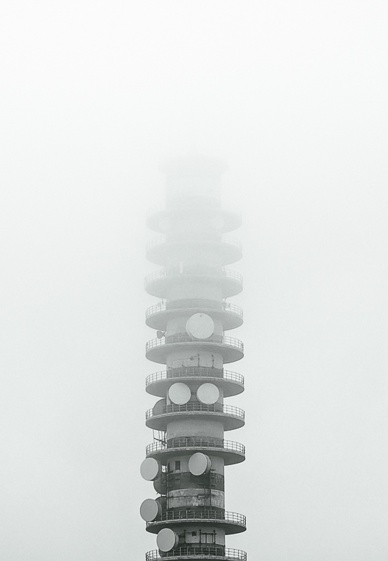 858210