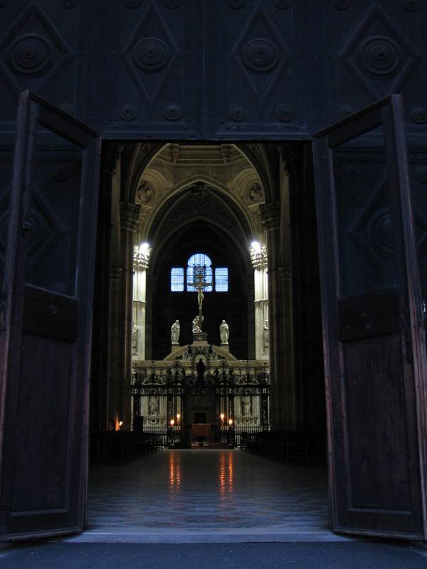 La Certosa di pavia,di notte,dal portone